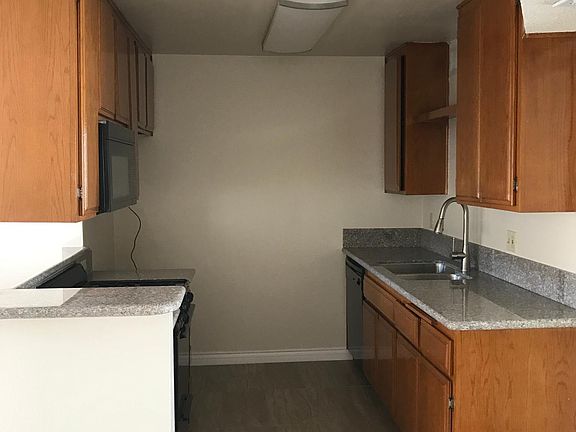 4th image of 1243 Stanley Ave APT 209
