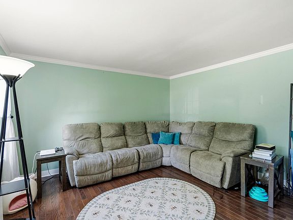 4th image of 8599 Winthrop Cir