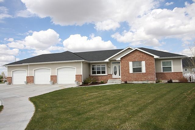 1st image of 810 Wolfcreek Cir