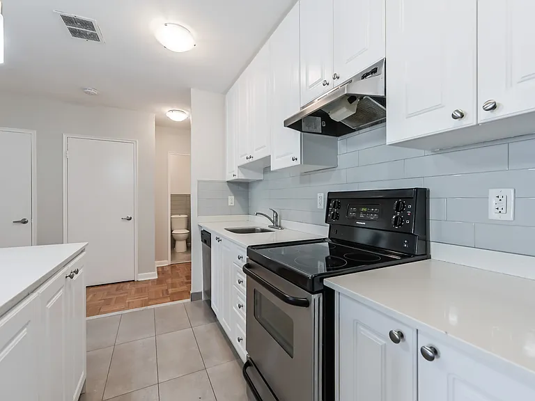 90 Heath St W #201 — Photo 5