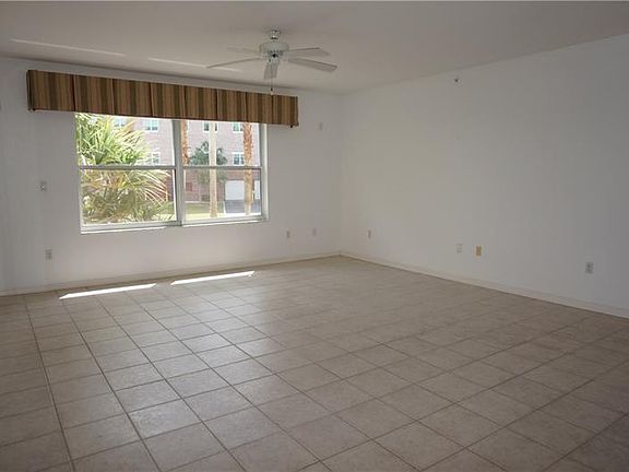 5th image of 200 Harbor Walk Dr #3