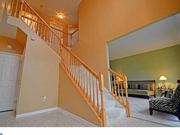 3rd image of 518 Amanda Dr