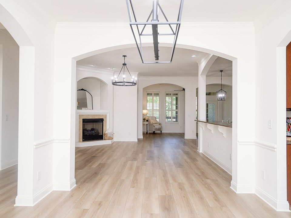 1st image of 1013 Larkwood Dr