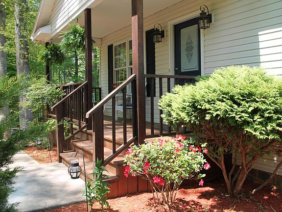3rd image of 205 Woodlake Dr