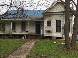 713 Saint John St, Gonzales, TX 78629