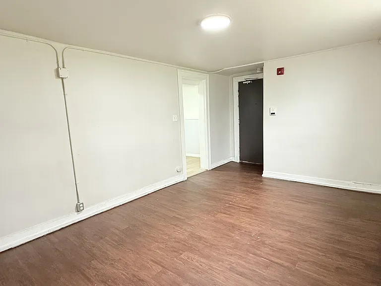1518 University Ave — Photo 5