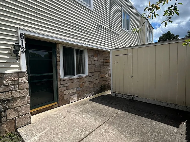Candlelite Apartments — Photo 114