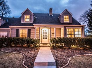 1505 E Hampton Rd, Whitefish Bay, WI 53217