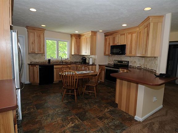 5th image of 216 Revere Dr
