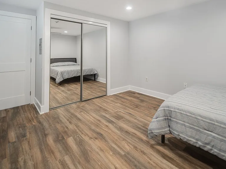 404 University Ave — Photo 35