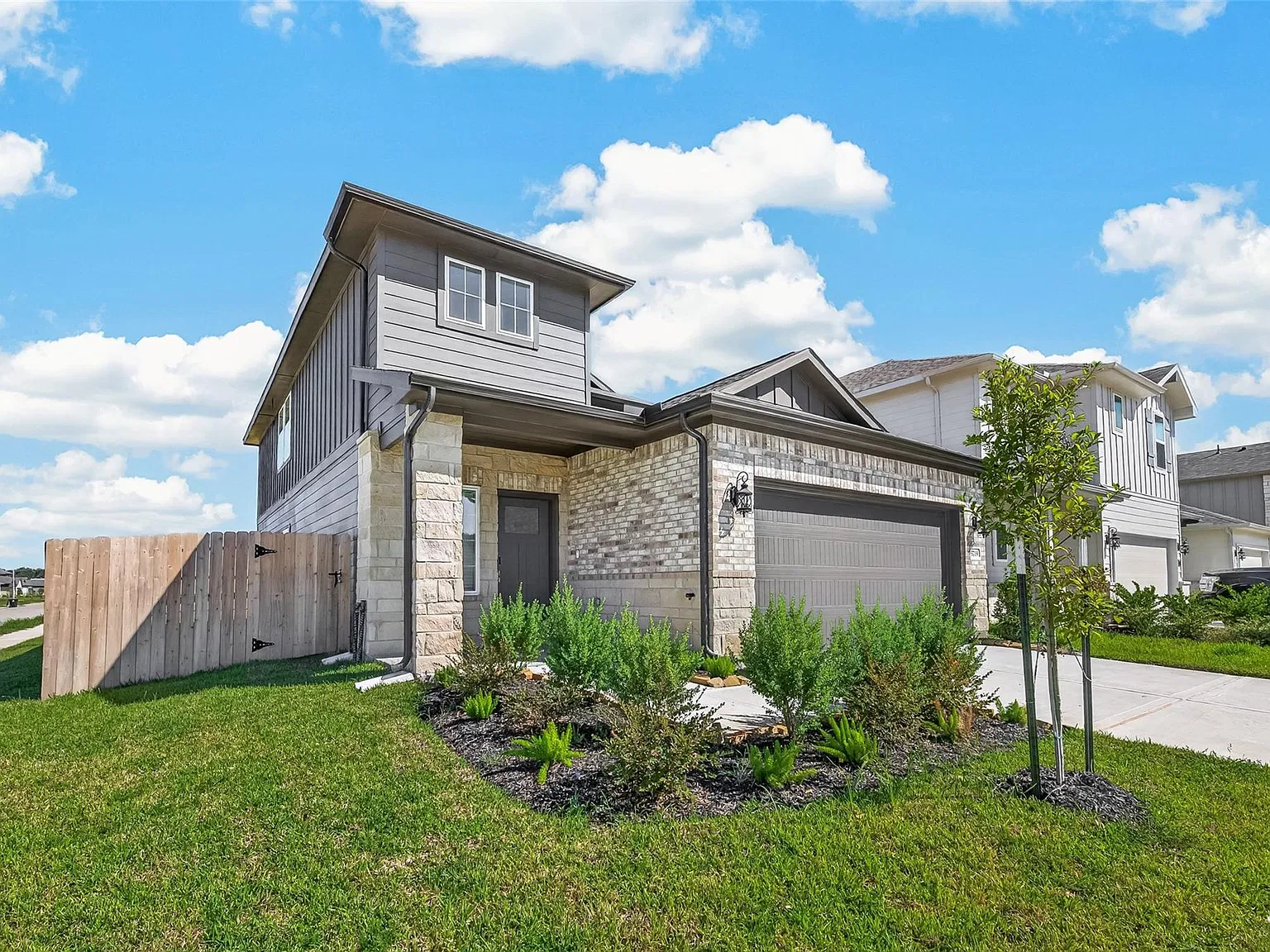 4 bed, 2.5 bath, 1981 sqft, $2,399 — Photo 3