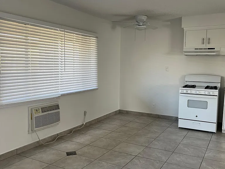 9202 Sepulveda Blvd #4 — Photo 2