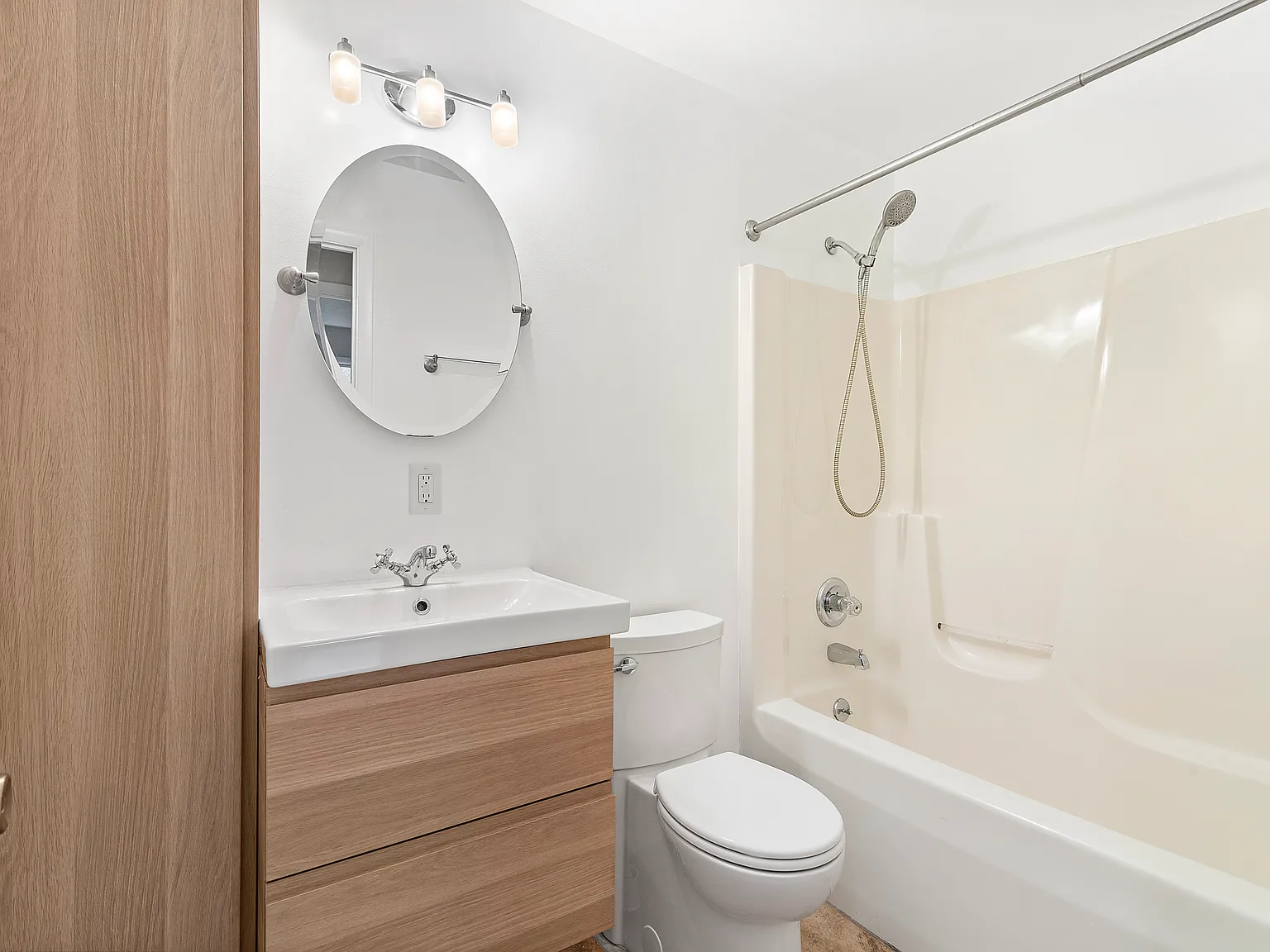 113 Columbia Street — Photo 4