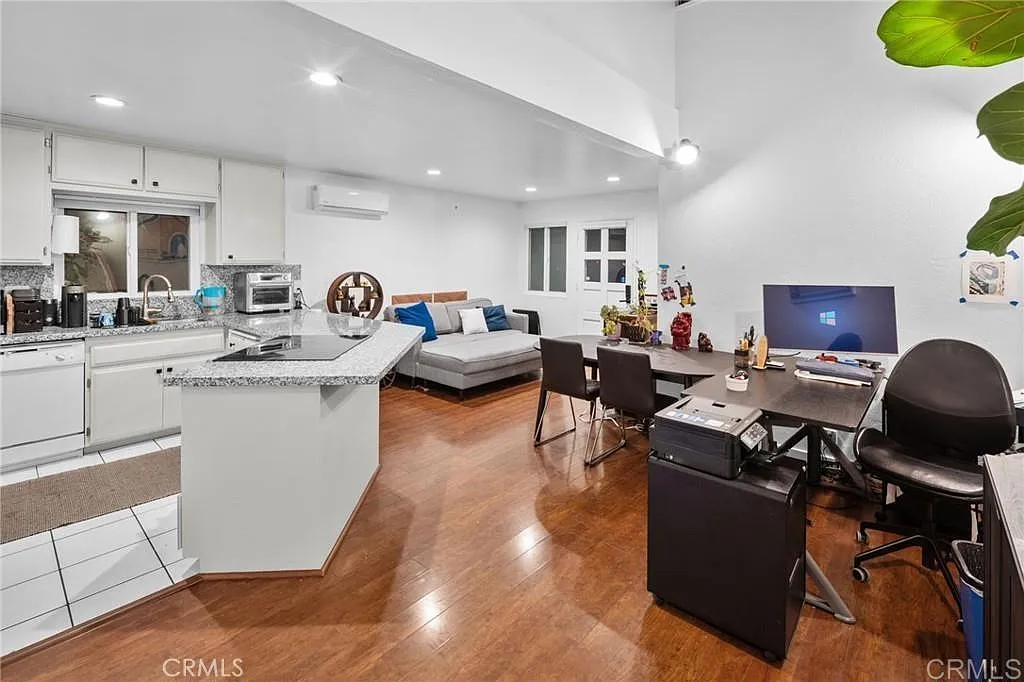 2 bed, 1100 sqft, $5,500 — Photo 4