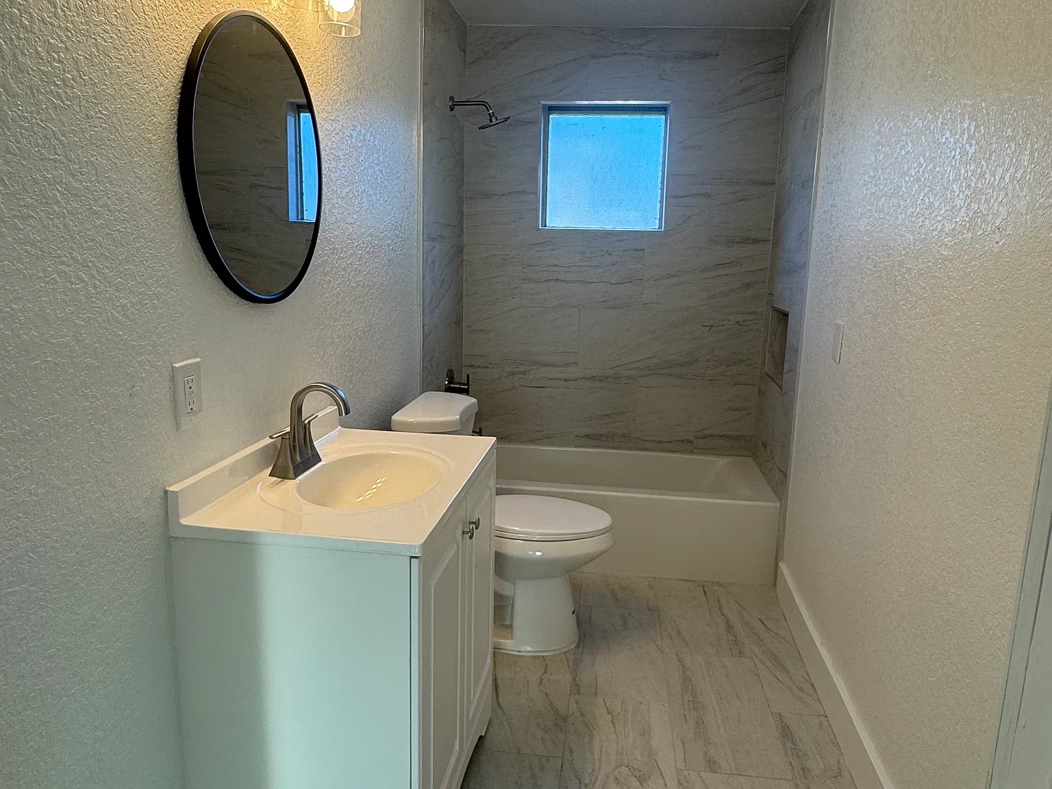 3 bed, 876 sqft, $2,000 — Photo 2