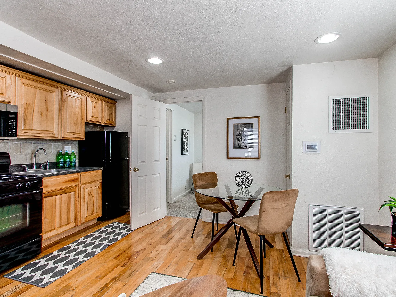 1 bed, 602 sqft, $1,300 — Photo 3