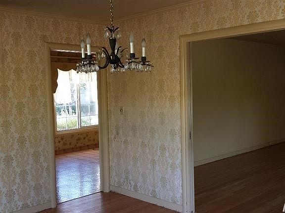 4th image of 1266 Bristol Ave