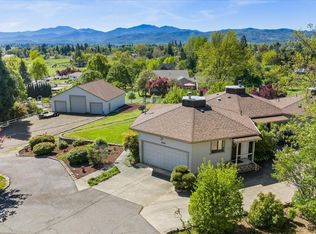 2340 Hillside Dr, Central Point, OR 97502