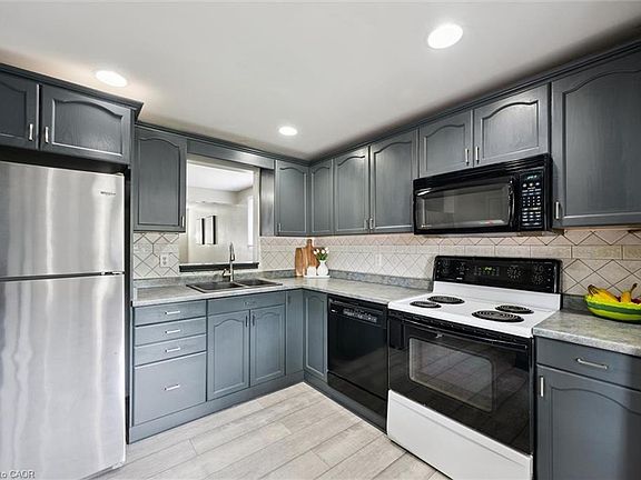4th image of 20 Heathwood Ct