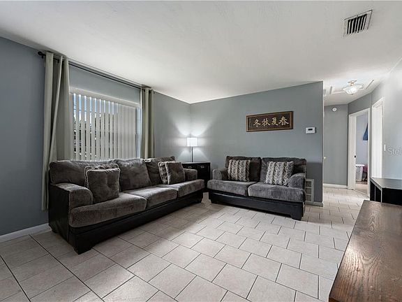 3rd image of 1743 Oasis Ave