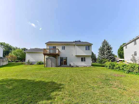 5th image of 489 Sunmeadow Dr SE