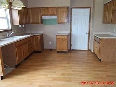 3rd image of 2120 Reserve Cir