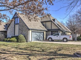11133 Ash St, Leawood, KS 66211