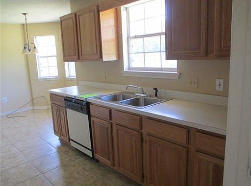 3rd image of 6909 Woodfield Dr