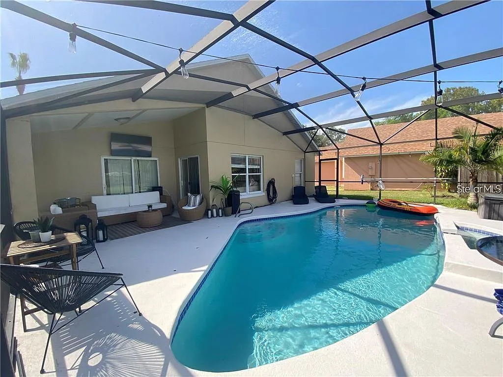 3 bed, 2.0 bath, 1642 sqft, $2,750 — Photo 2