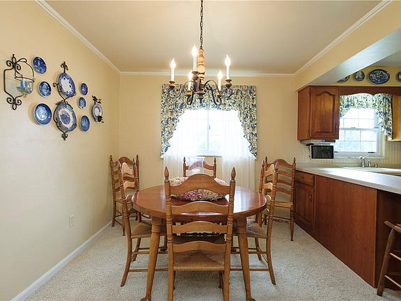 4th image of 157 McCabe Dr