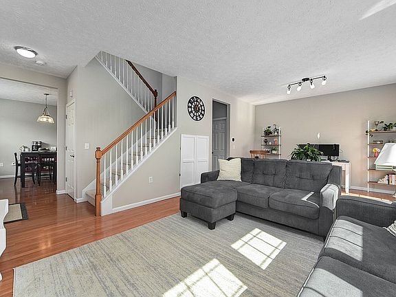 5th image of 33257 Fairport Dr