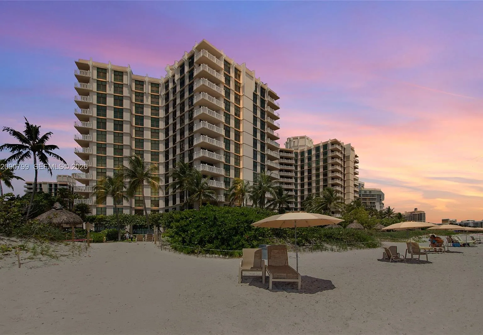 Towers Of Key Biscayne Co — Photo 1