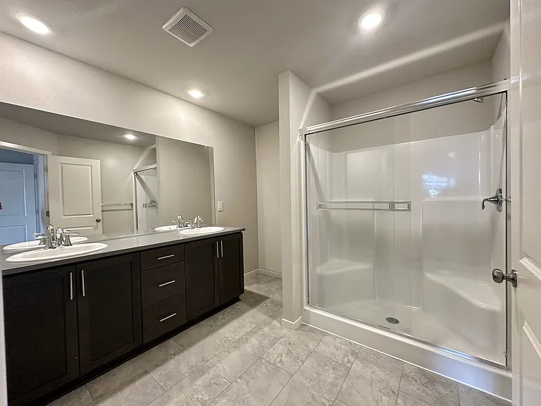 602 Pickering Ln — Photo 12
