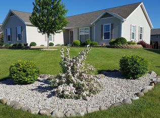 613 N Buth Rd, Dousman, WI 53118