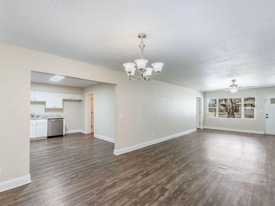 1st image of 4822 Kingsbury St #1