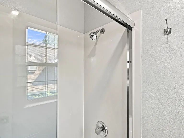 749 Glenborough Dr — Photo 17