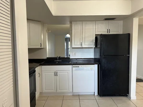 25 Abbey Ln APT 104, Delray Beach, FL 33446