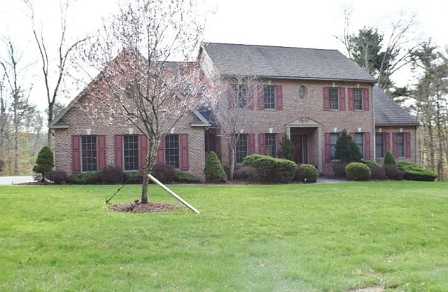 105 Teaberry Ct photo 1