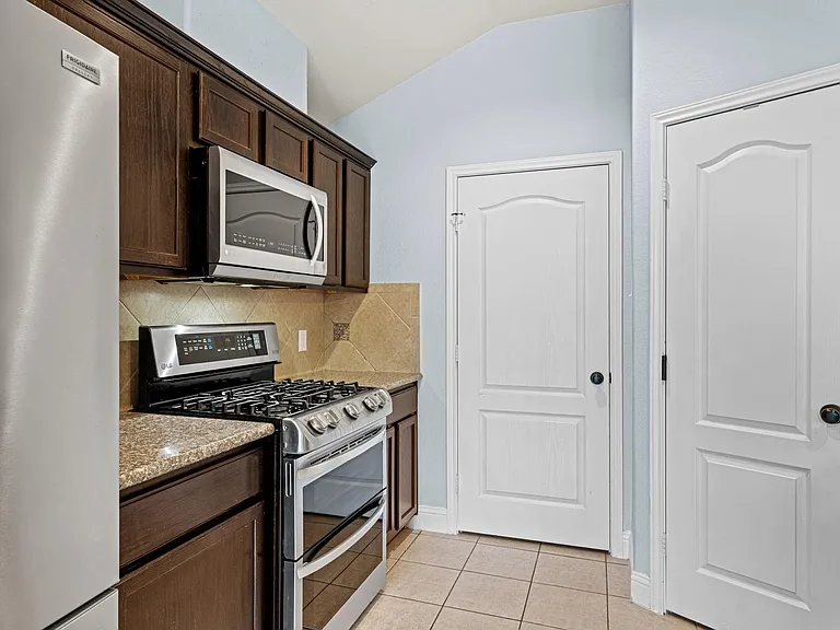 5102 Hardy St — Photo 12
