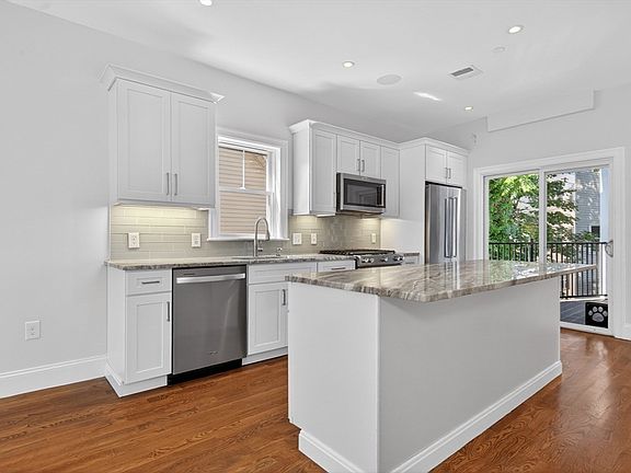3rd image of 36 Rossmore St #2