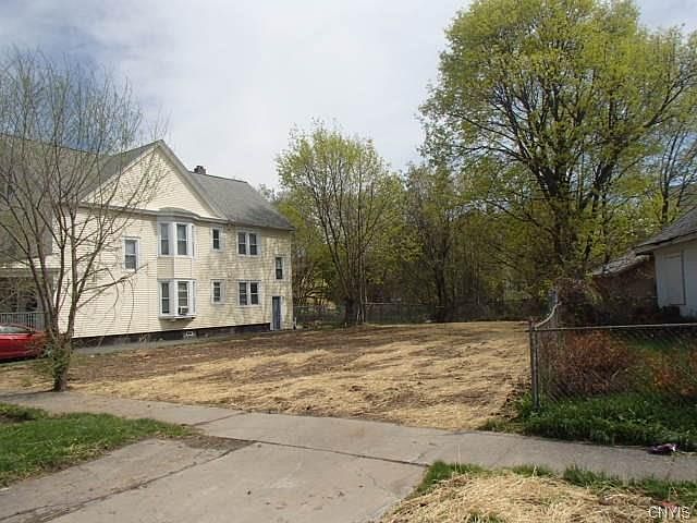 1st image of 121 Dearborn Pl
