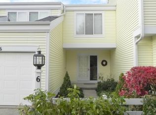 6 Red Cedar Trl, Madison, WI 53717