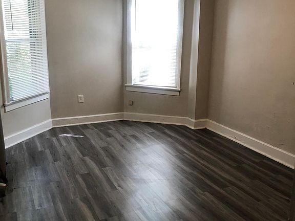 4th image of 10000 Lamont Ave #1