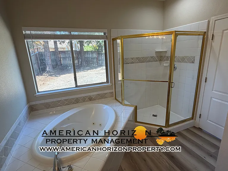 401 Cromwell Ct — Photo 13