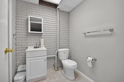3 bed, 2395 sqft, $2,000 — Photo 4