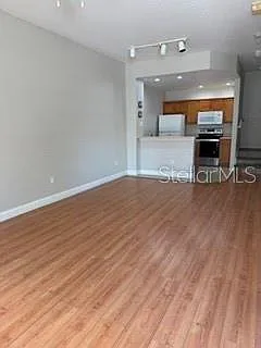 3 bed, 2.0 bath, 1296 sqft, $1,980 — Photo 4