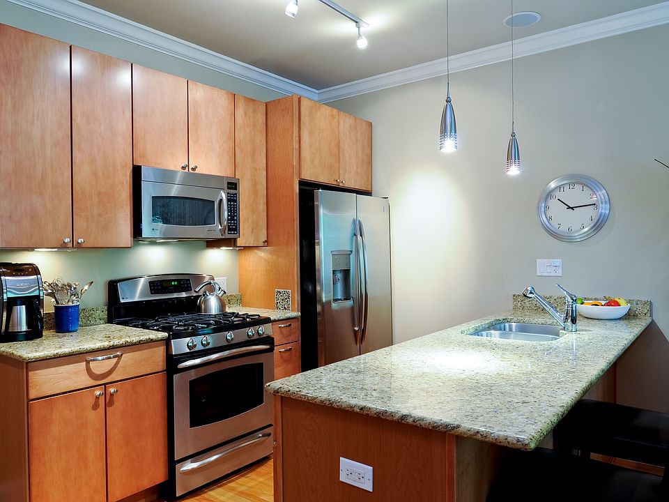 1st image of 1529 N Artesian Ave APT 1S
