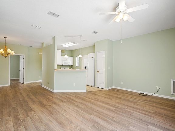 5th image of 504 Sugar Pine Ct