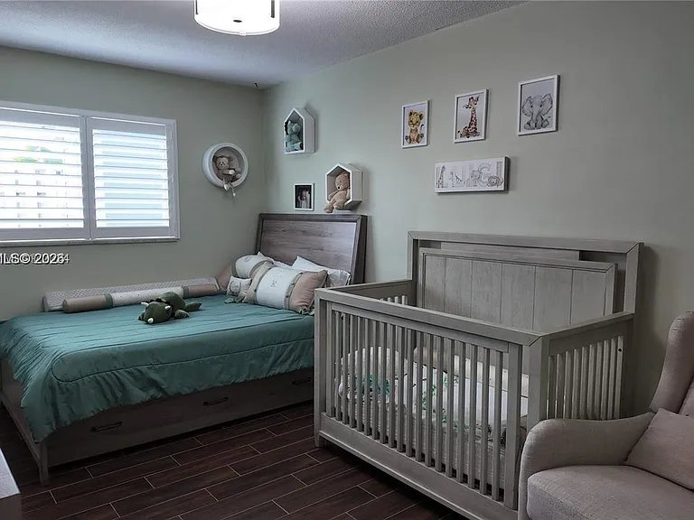 4081 Lake Dr — Photo 8