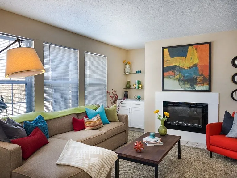 Park Laureate Apartment Homes — Photo 9